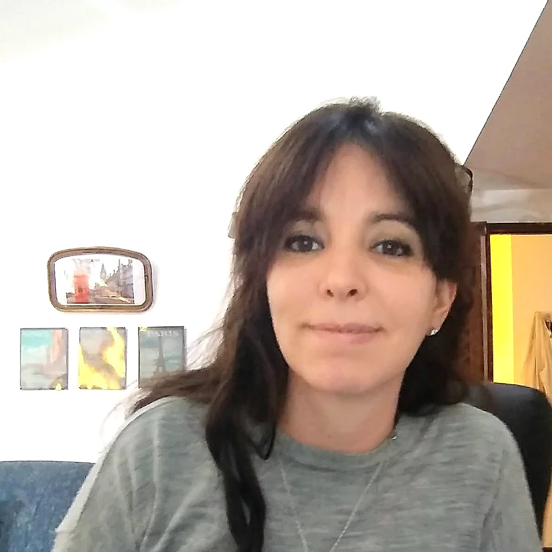 Constanza, fundadora de DaleLike.Digital y creadora de Base Orgánica